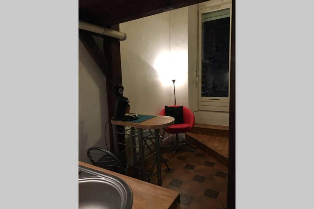 Studio Lyon 1Er Luaran gambar