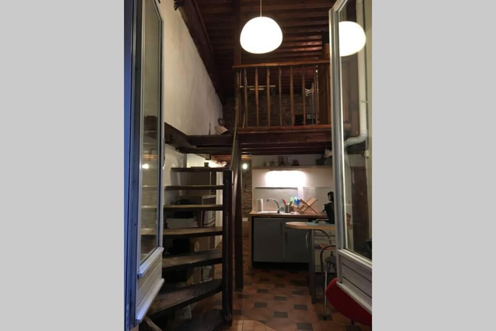 Studio Lyon 1Er Luaran gambar